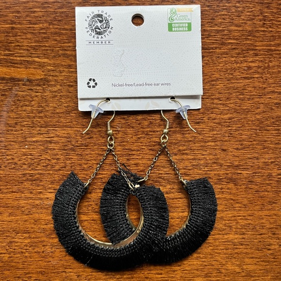 NWT Dangle Earrings - Picture 3 of 3